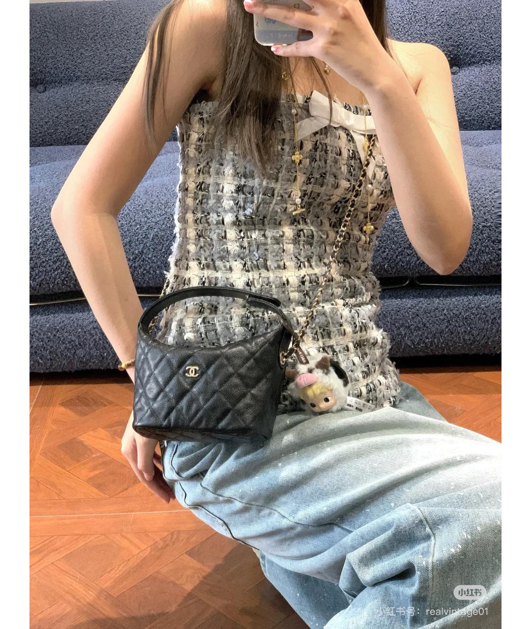 CHANEL Черная кожаная сумка с короткими ручками, фото 6