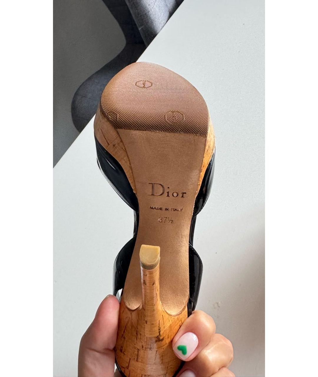 CHRISTIAN DIOR Черные босоножки из лакированной кожи, фото 5