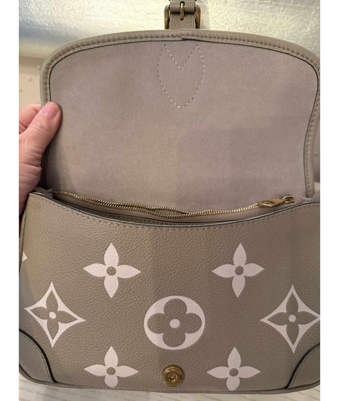 LOUIS VUITTON Бежевая кожаная сумка через плечо, фото 6