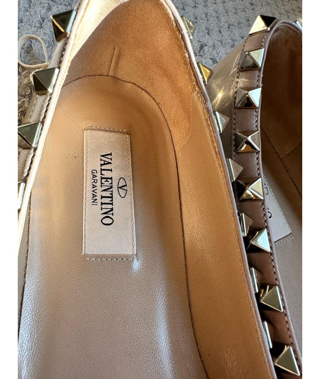 VALENTINO Бежевые балетки из лакированной кожи, фото 8