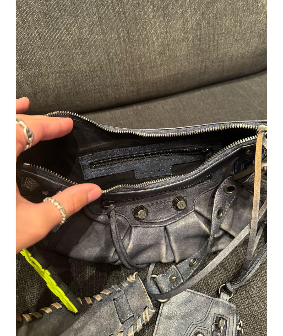 BALENCIAGA Темно-синяя кожаная сумка через плечо, фото 5