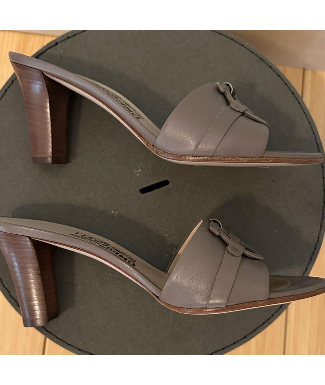 FERRAGAMO Бежевые кожаные мюли, фото 5