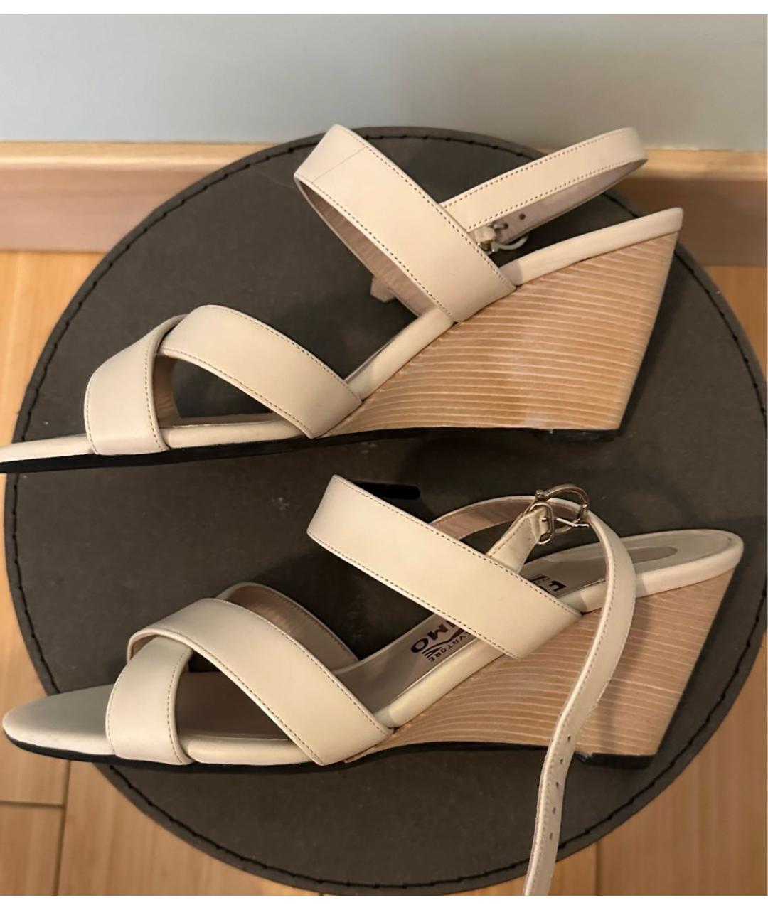 FERRAGAMO Бежевые кожаные босоножки, фото 6
