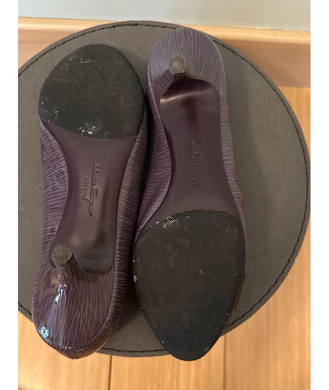 FERRAGAMO Фиолетовые туфли из лакированной кожи, фото 4