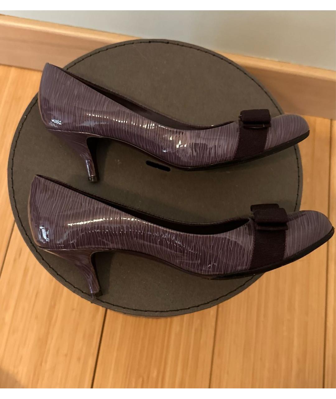 FERRAGAMO Фиолетовые туфли из лакированной кожи, фото 5