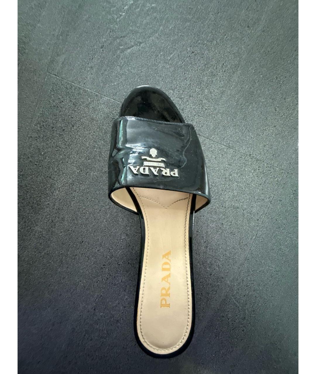 PRADA Черные мюли из лакированной кожи, фото 3