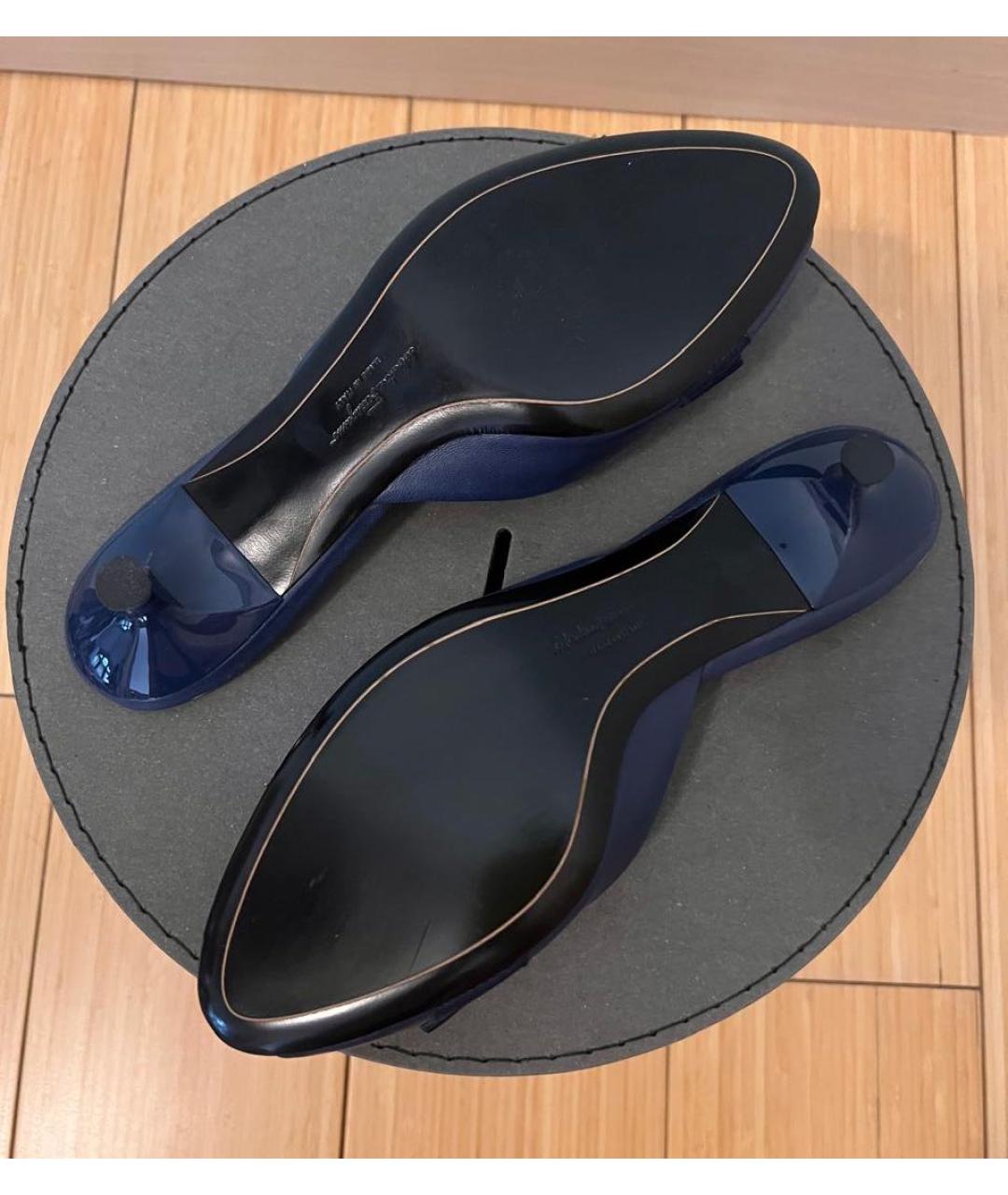 FERRAGAMO Синие кожаные мюли, фото 4