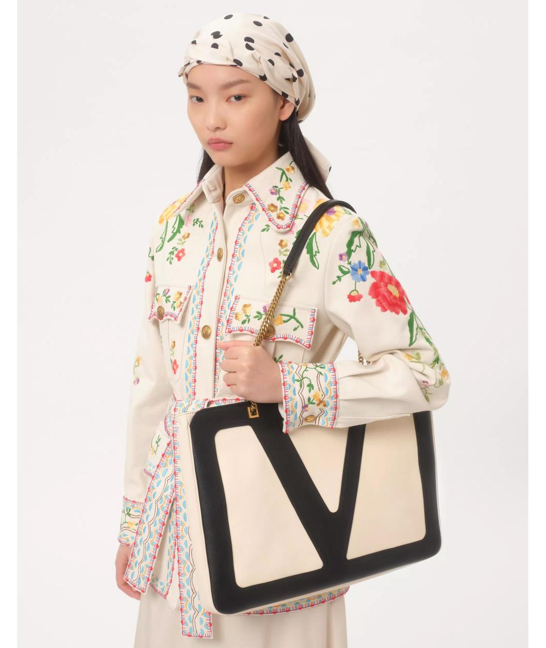 VALENTINO Бежевая кожаная сумка тоут, фото 5