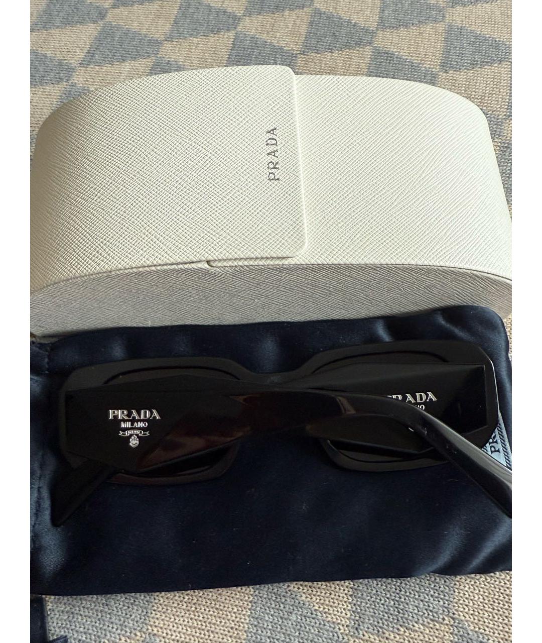 PRADA Черные пластиковые солнцезащитные очки, фото 3