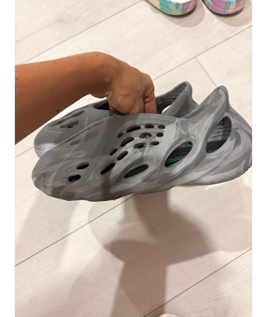 ADIDAS YEEZY Серые резиновые низкие кроссовки / кеды, фото 5