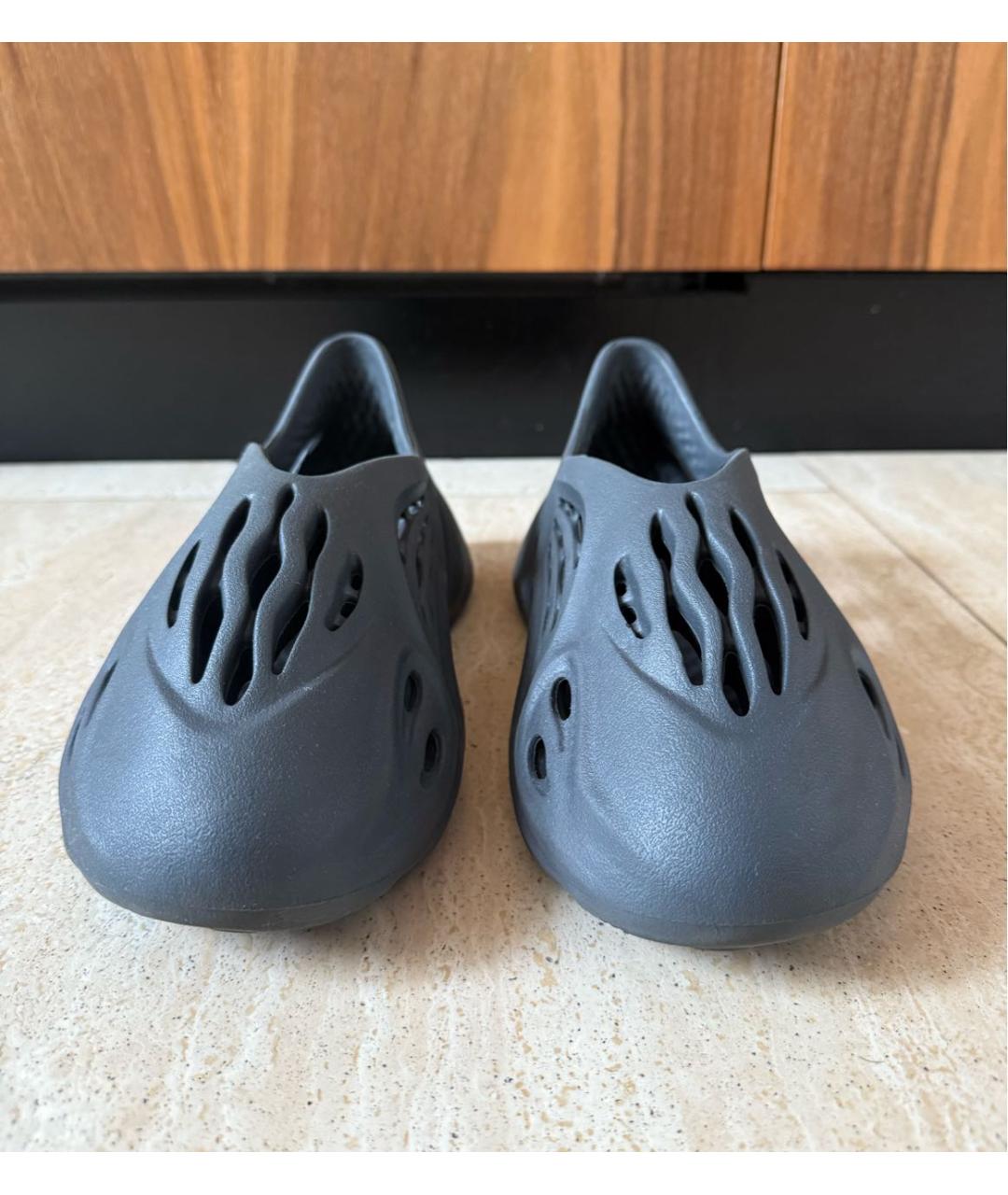 ADIDAS YEEZY Черные низкие кроссовки / кеды, фото 2