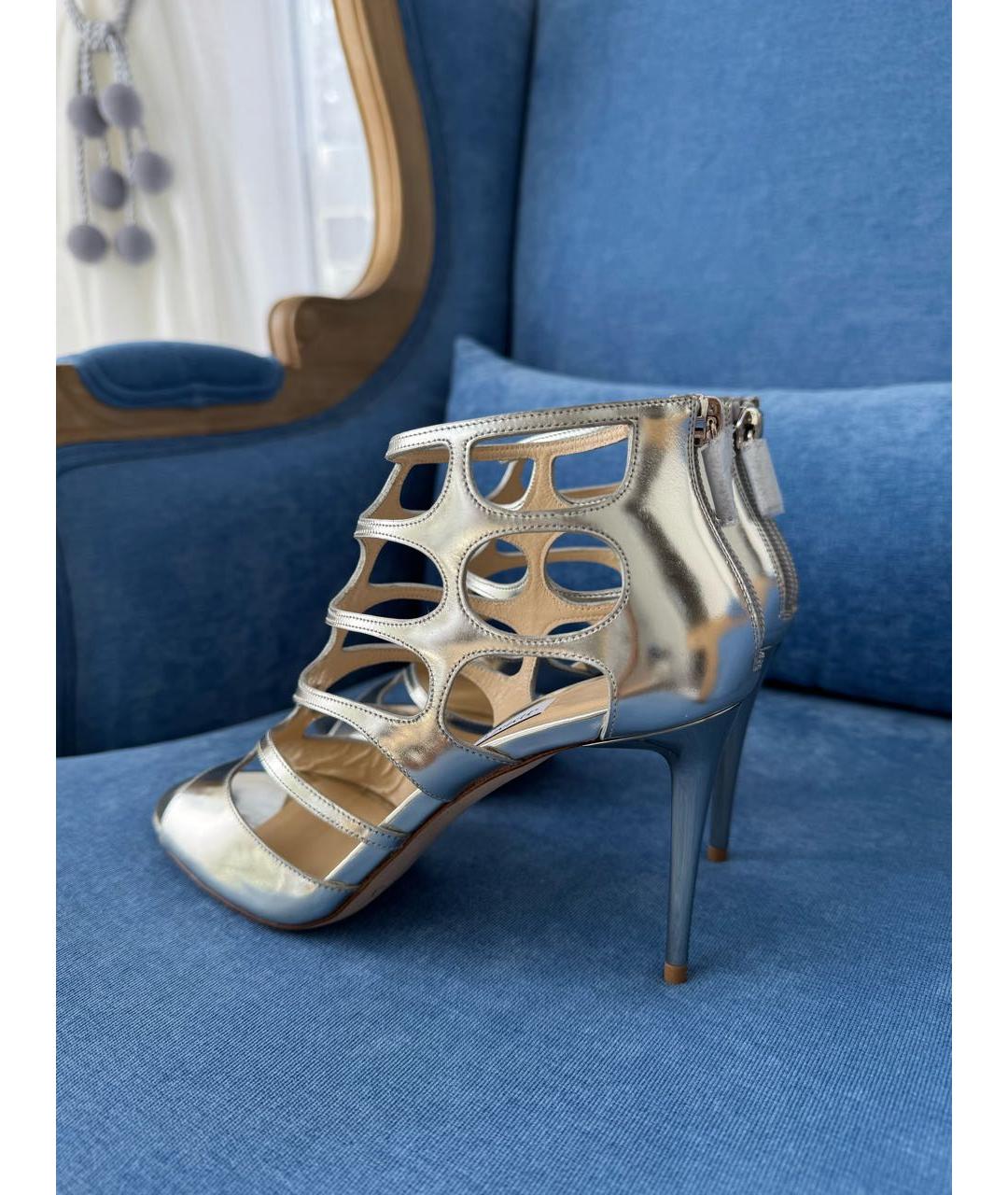 JIMMY CHOO Серебряные босоножки из лакированной кожи, фото 7
