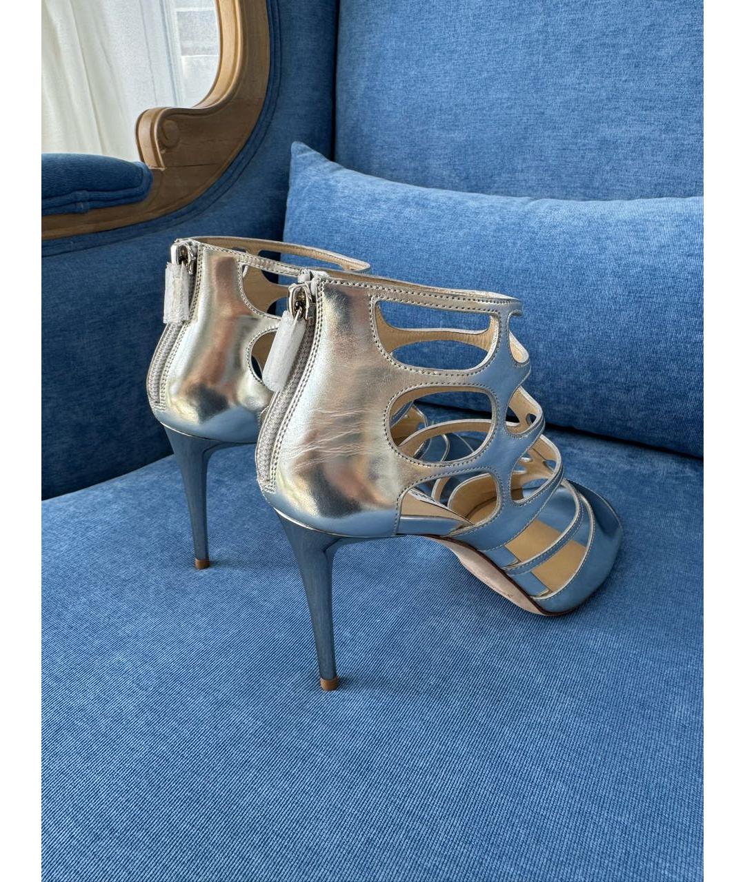 JIMMY CHOO Серебряные босоножки из лакированной кожи, фото 6
