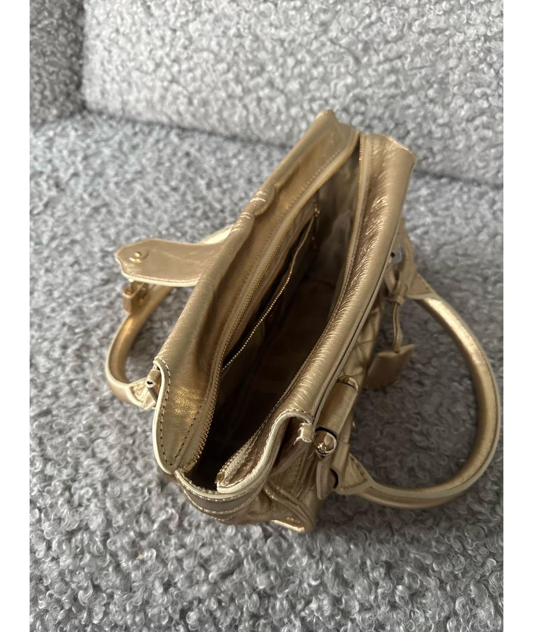 BURBERRY Золотая кожаная сумка с короткими ручками, фото 4