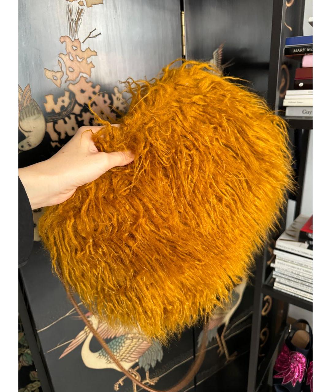 DRIES VAN NOTEN Оранжевая меховая сумка через плечо, фото 3