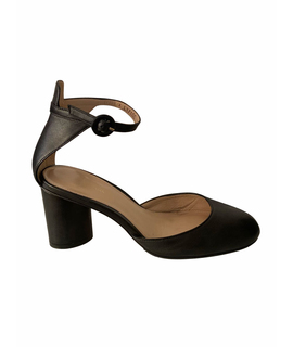 

Туфли STUART WEITZMAN