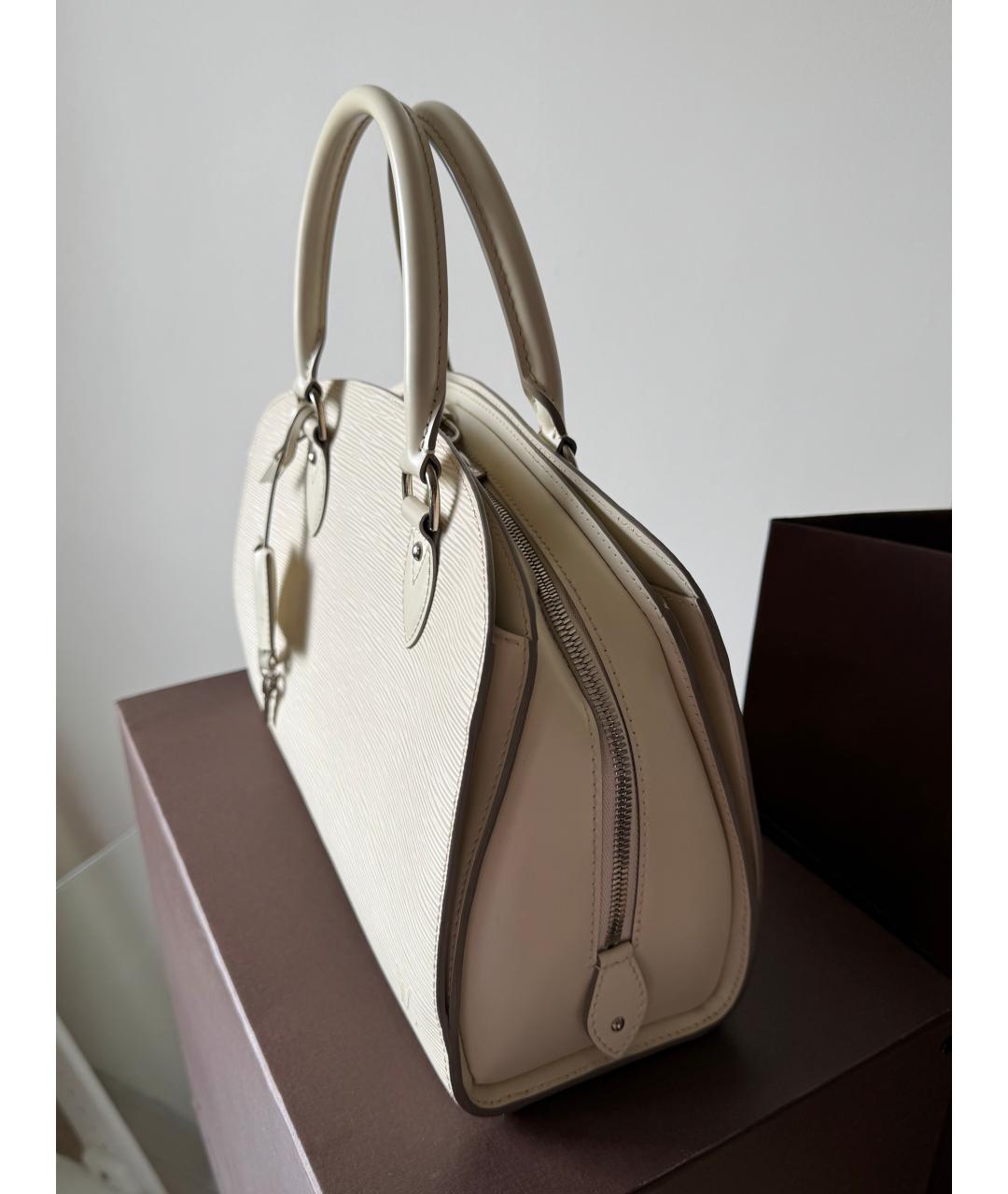 LOUIS VUITTON Белая кожаная сумка с короткими ручками, фото 2