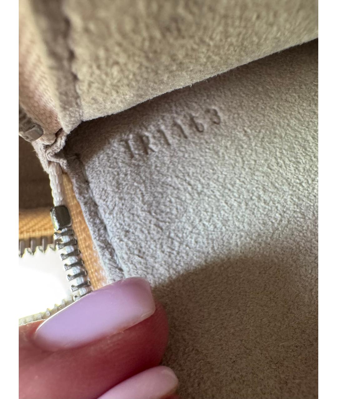 LOUIS VUITTON Белая кожаная сумка с короткими ручками, фото 8