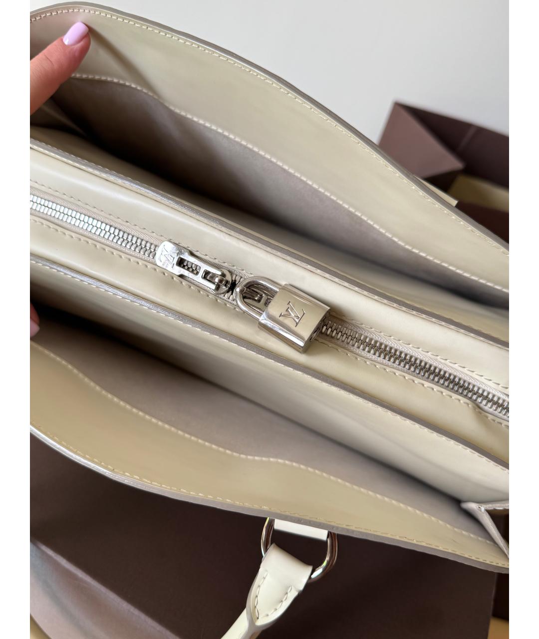 LOUIS VUITTON Белая кожаная сумка с короткими ручками, фото 5