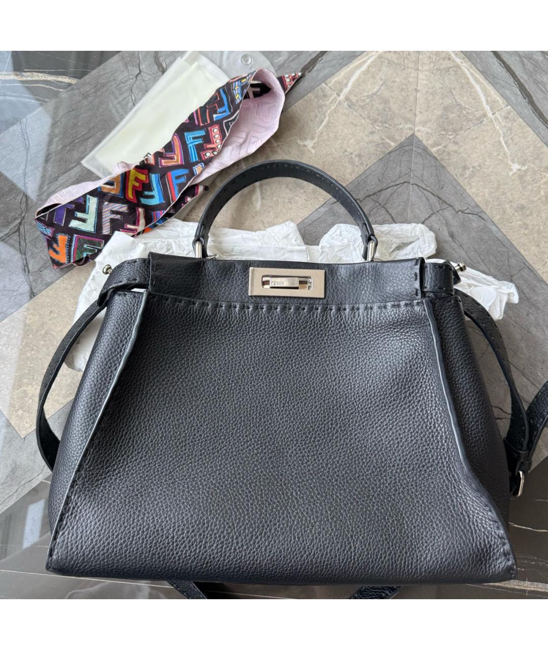FENDI Черная кожаная сумка с короткими ручками, фото 3