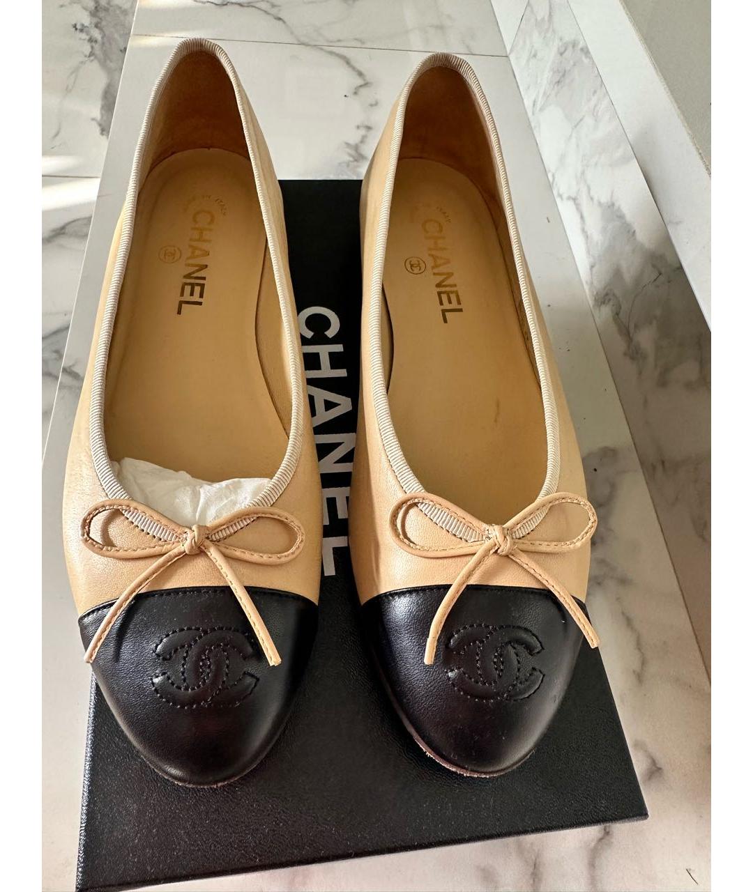 CHANEL Бежевые кожаные балетки, фото 3