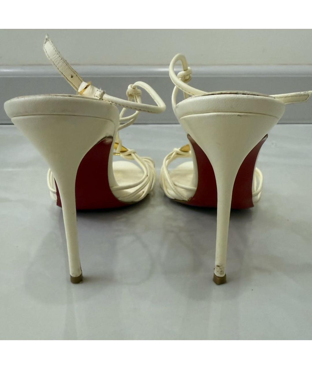 CHRISTIAN LOUBOUTIN Белые кожаные босоножки, фото 4