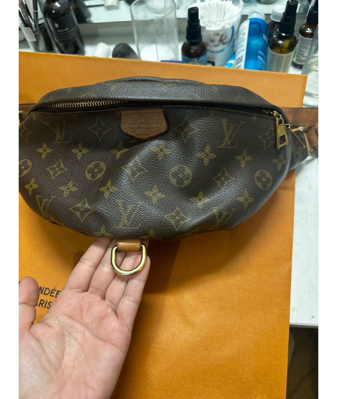 LOUIS VUITTON Коричневая кожаная поясная сумка, фото 6