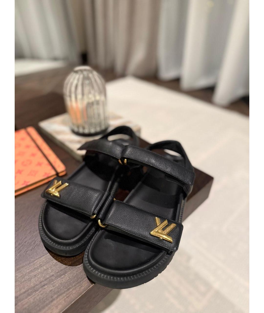 LOUIS VUITTON Черные кожаные сандалии, фото 3