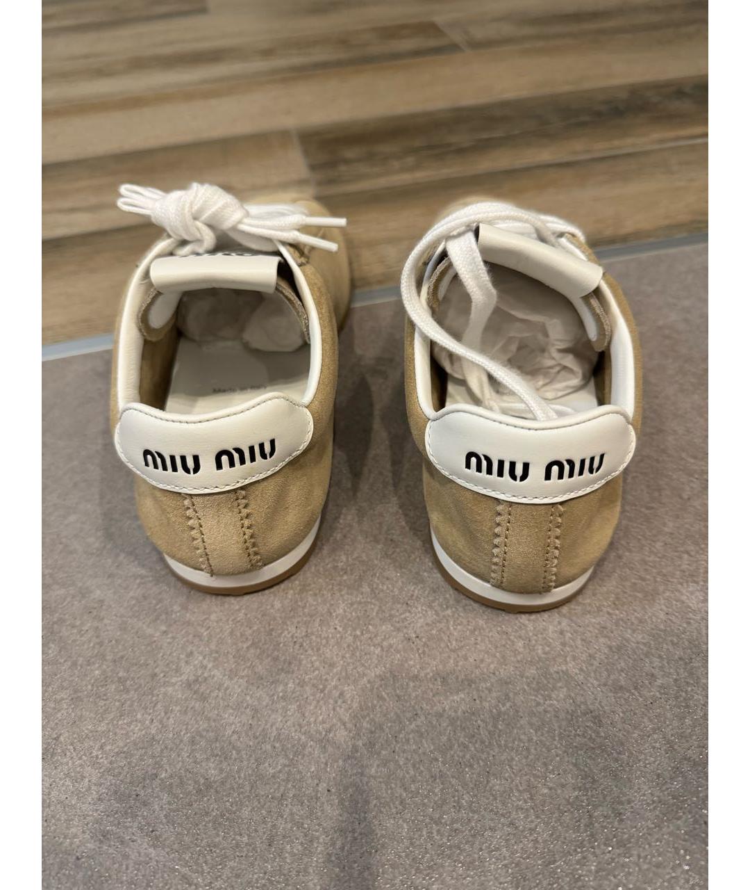 MIU MIU Бежевые замшевые кеды, фото 3