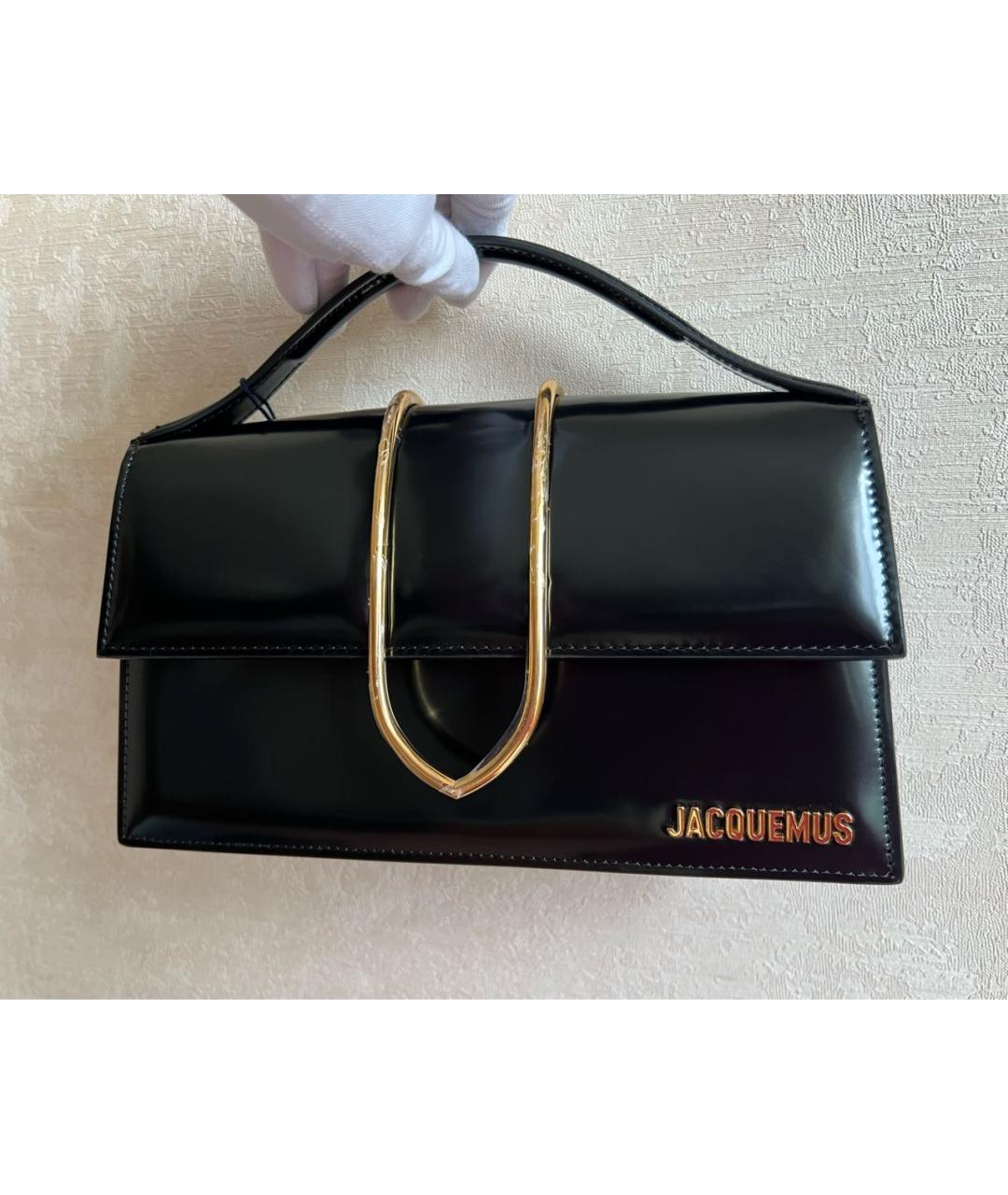 JACQUEMUS Черная сумка через плечо из лакированной кожи, фото 5