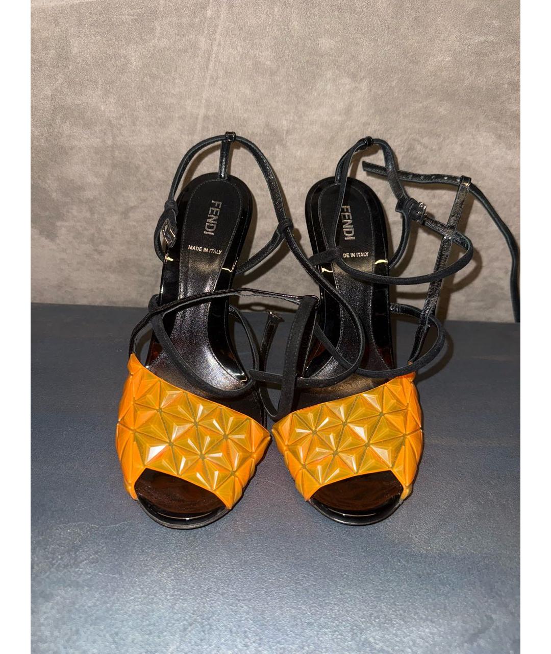 FENDI Оранжевое кожаные босоножки, фото 2