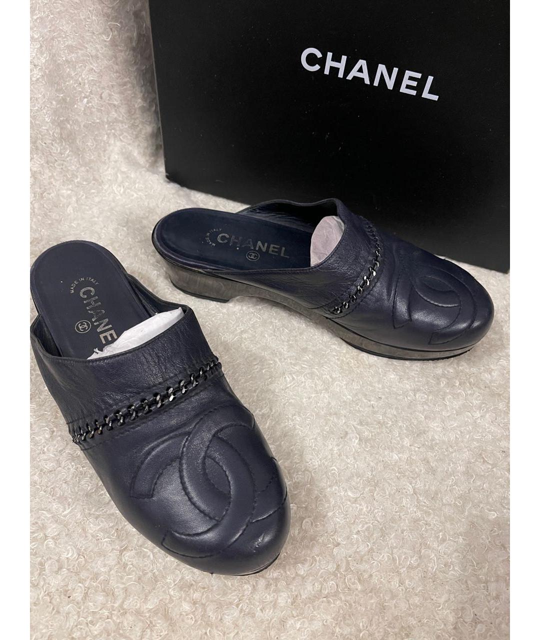 CHANEL Темно-синие кожаные сабо, фото 2