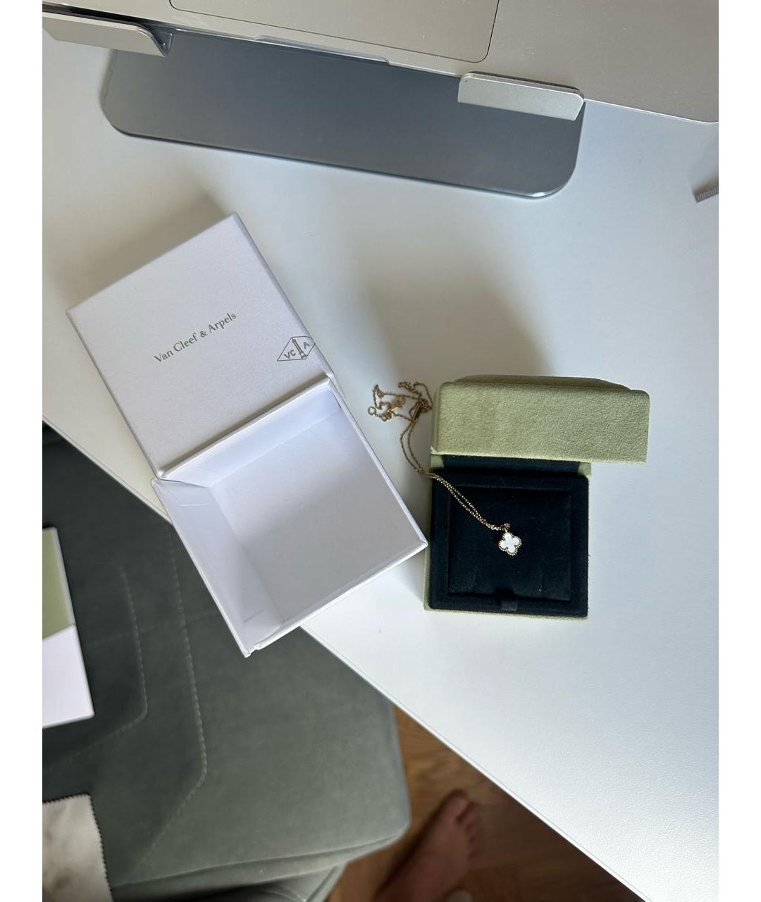 VAN CLEEF & ARPELS Бежевая подвеска из желтого золота, фото 4