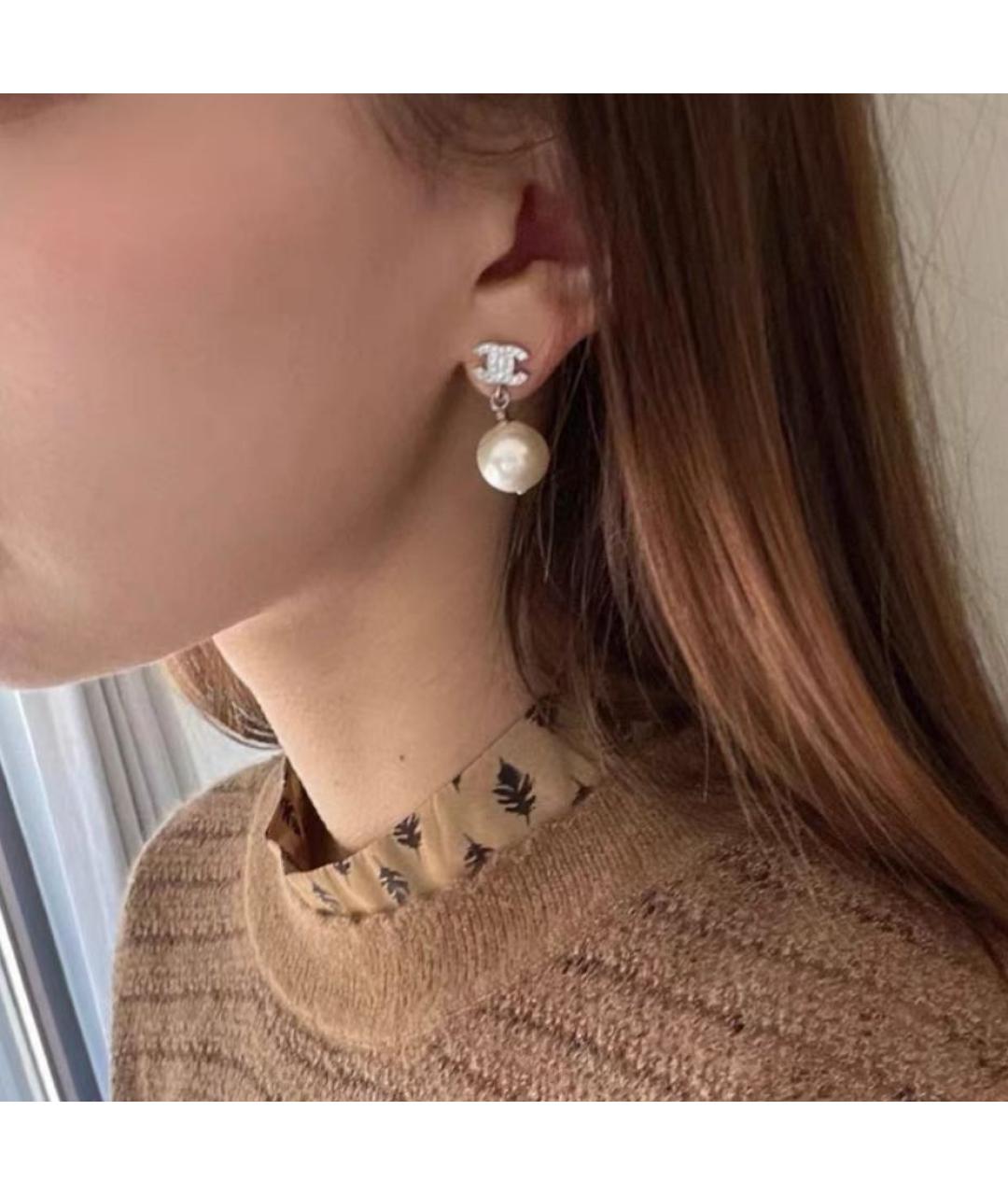 CHANEL Белые серьги, фото 3