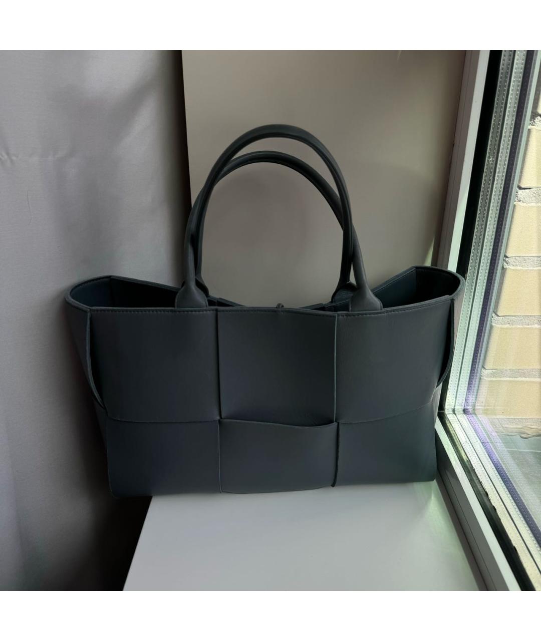 BOTTEGA VENETA Серая кожаная сумка тоут, фото 3