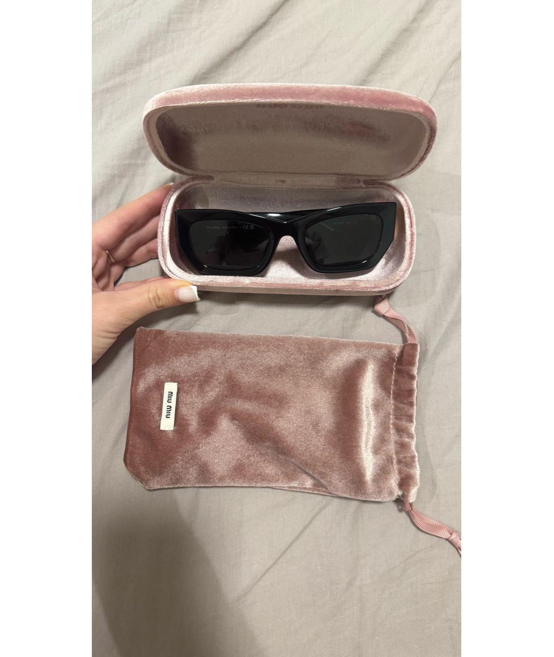 MIU MIU Черные пластиковые солнцезащитные очки, фото 2