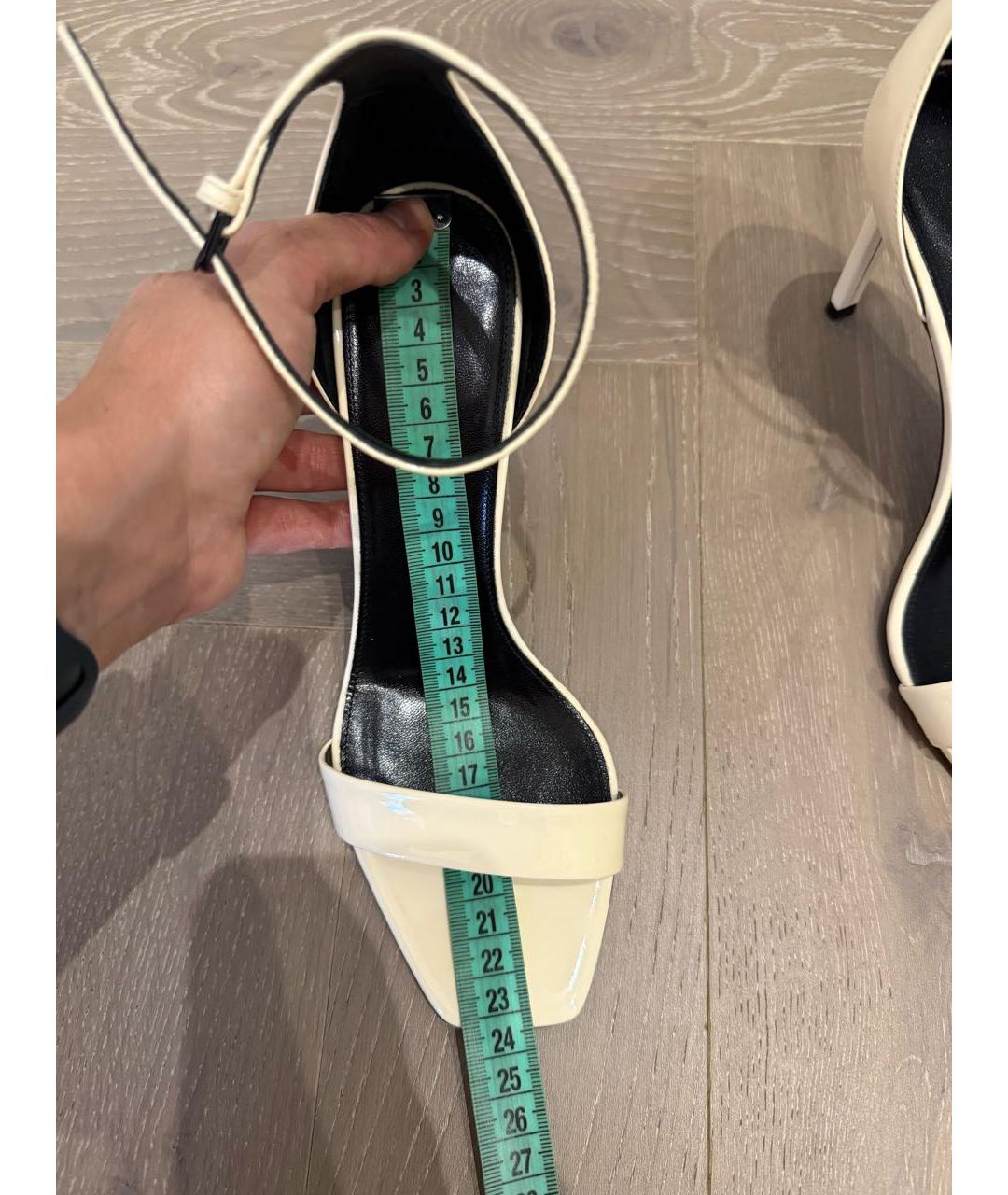 SAINT LAURENT Бежевые босоножки из лакированной кожи, фото 7