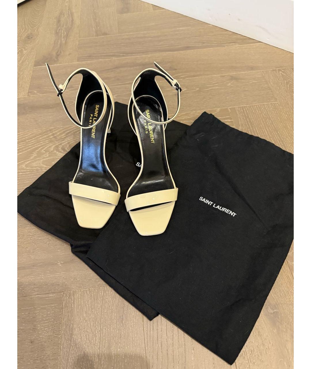 SAINT LAURENT Бежевые босоножки из лакированной кожи, фото 5