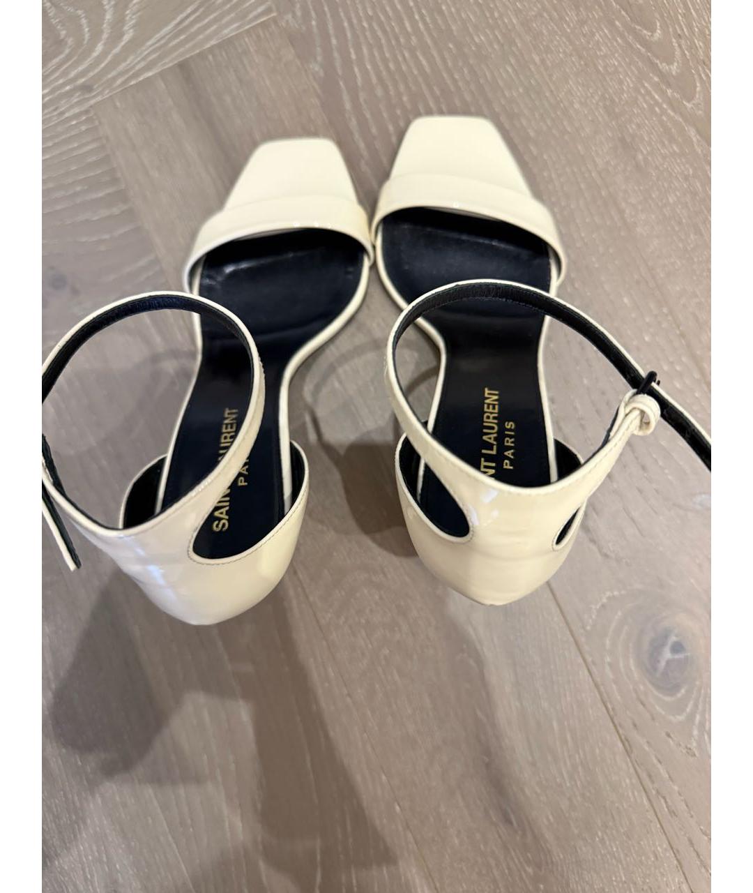 SAINT LAURENT Бежевые босоножки из лакированной кожи, фото 3