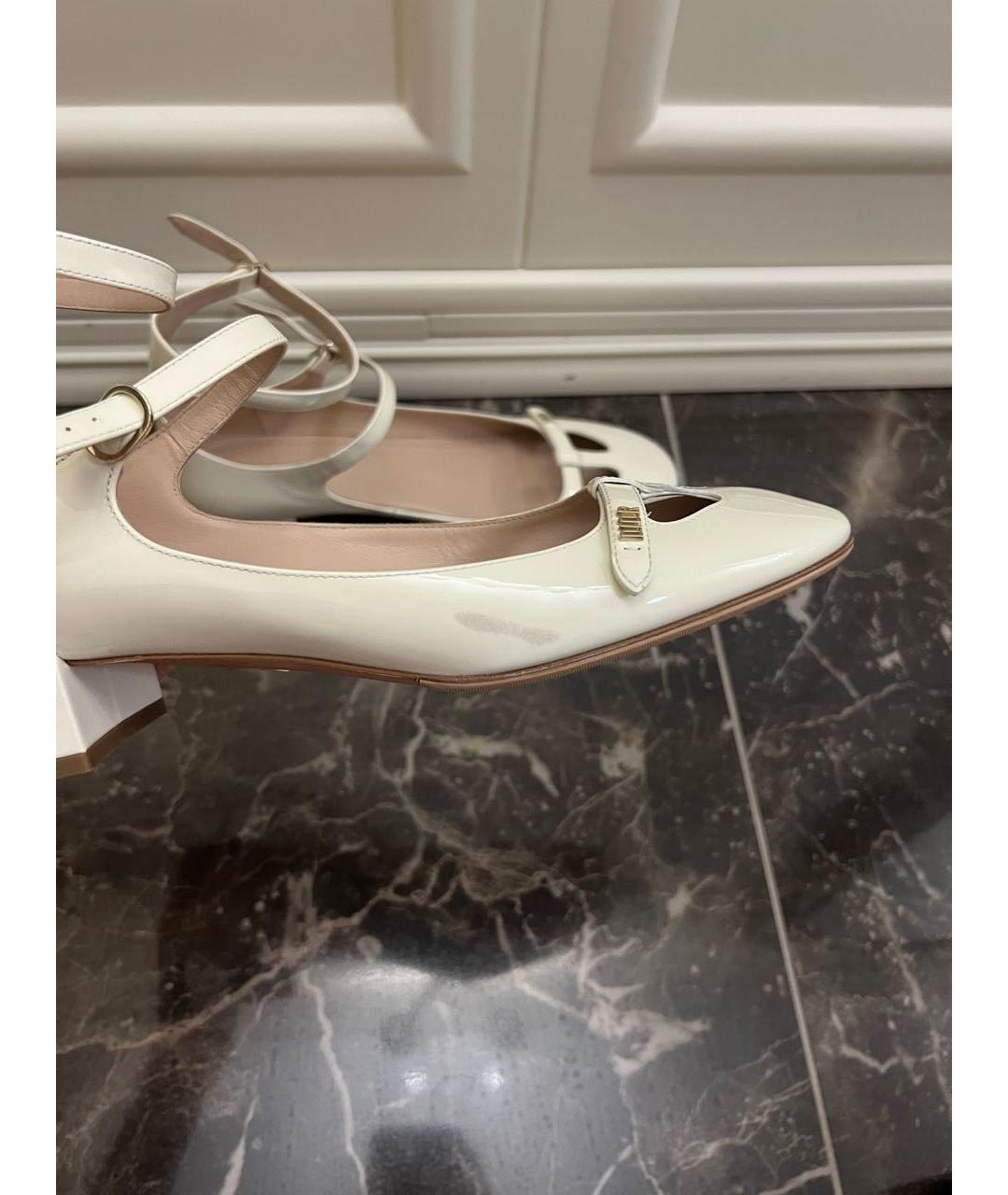 CHRISTIAN DIOR Белые туфли из лакированной кожи, фото 5