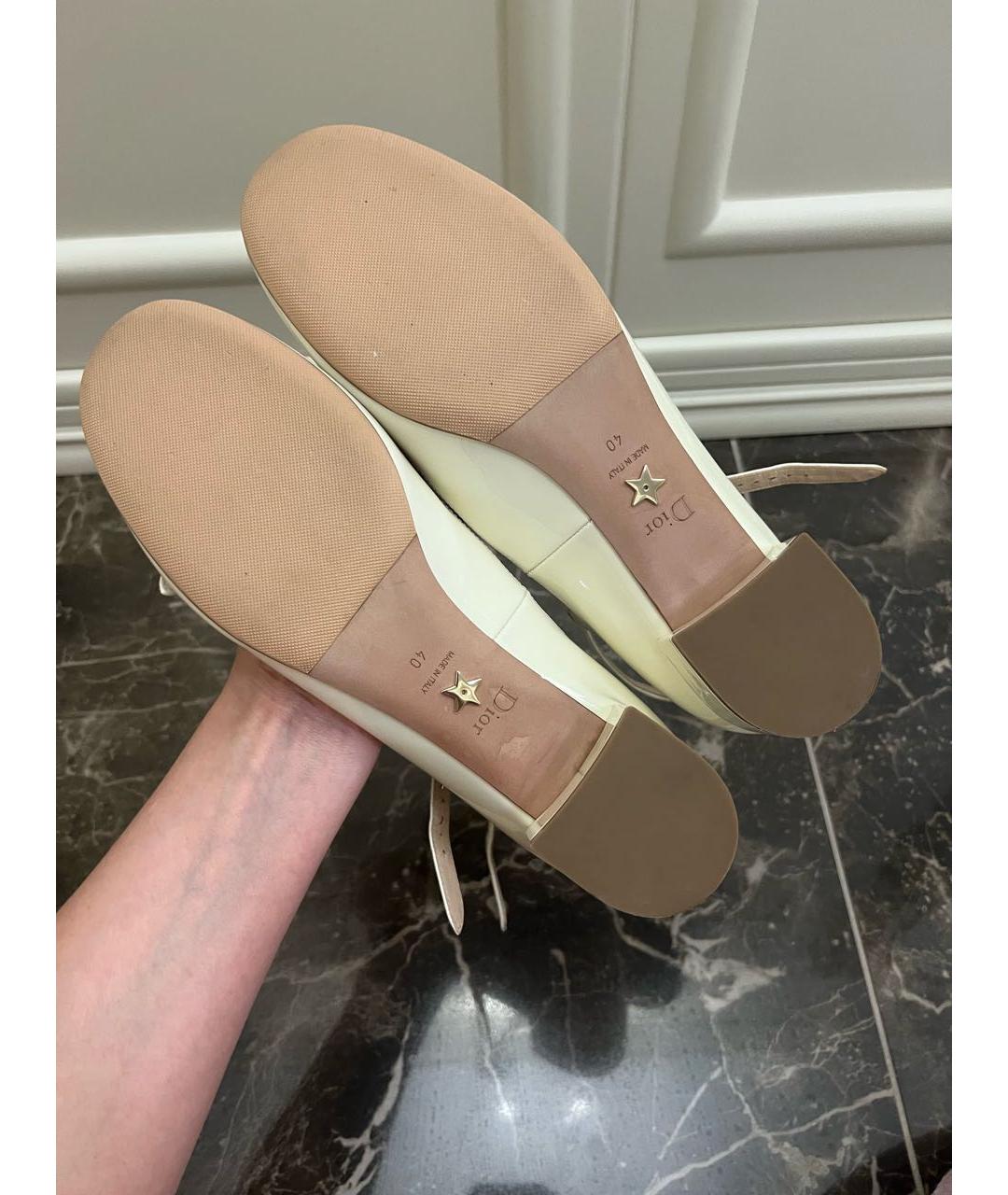CHRISTIAN DIOR Белые туфли из лакированной кожи, фото 4
