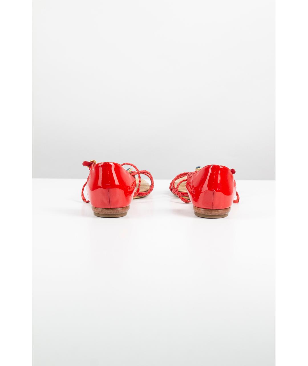 CHANEL Красные сандалии из лакированной кожи, фото 3