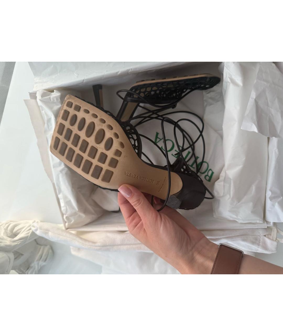 BOTTEGA VENETA Черные кожаные босоножки, фото 3