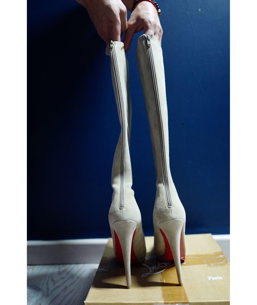 CHRISTIAN LOUBOUTIN Бежевые замшевые сапоги, фото 7