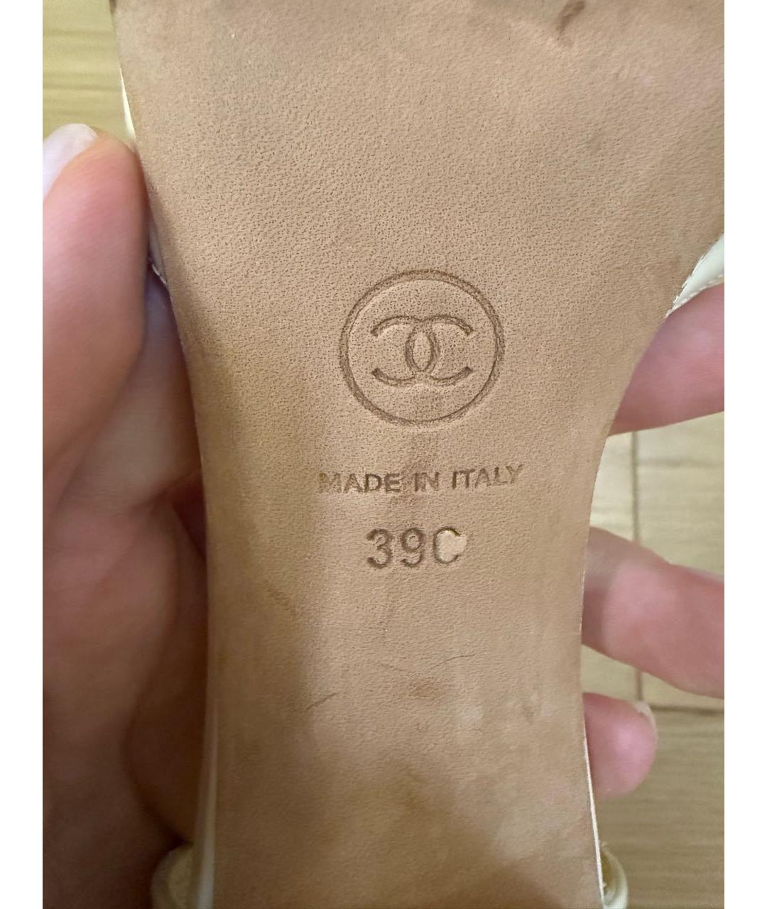 CHANEL Белые туфли из лакированной кожи, фото 6