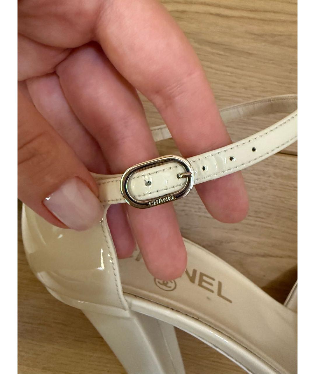 CHANEL Белые туфли из лакированной кожи, фото 8