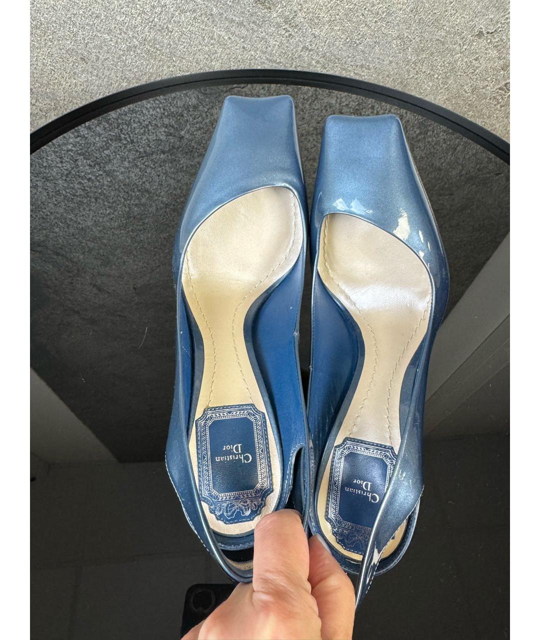 CHRISTIAN DIOR Голубые босоножки из лакированной кожи, фото 3