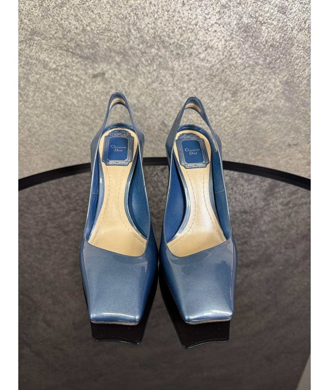 CHRISTIAN DIOR Голубые босоножки из лакированной кожи, фото 2