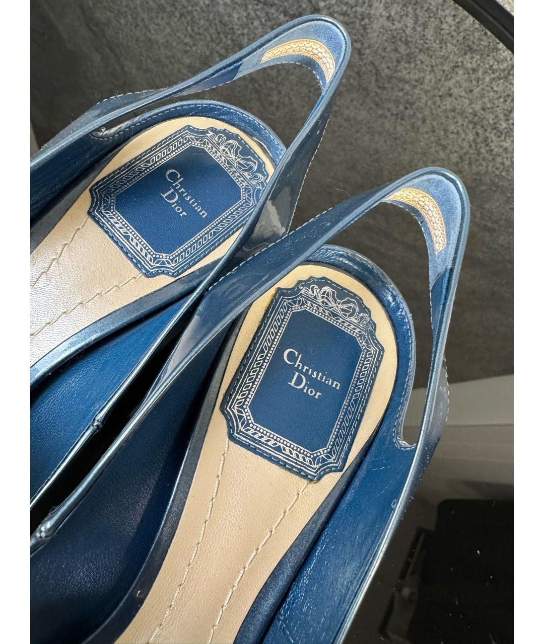 CHRISTIAN DIOR Голубые босоножки из лакированной кожи, фото 8