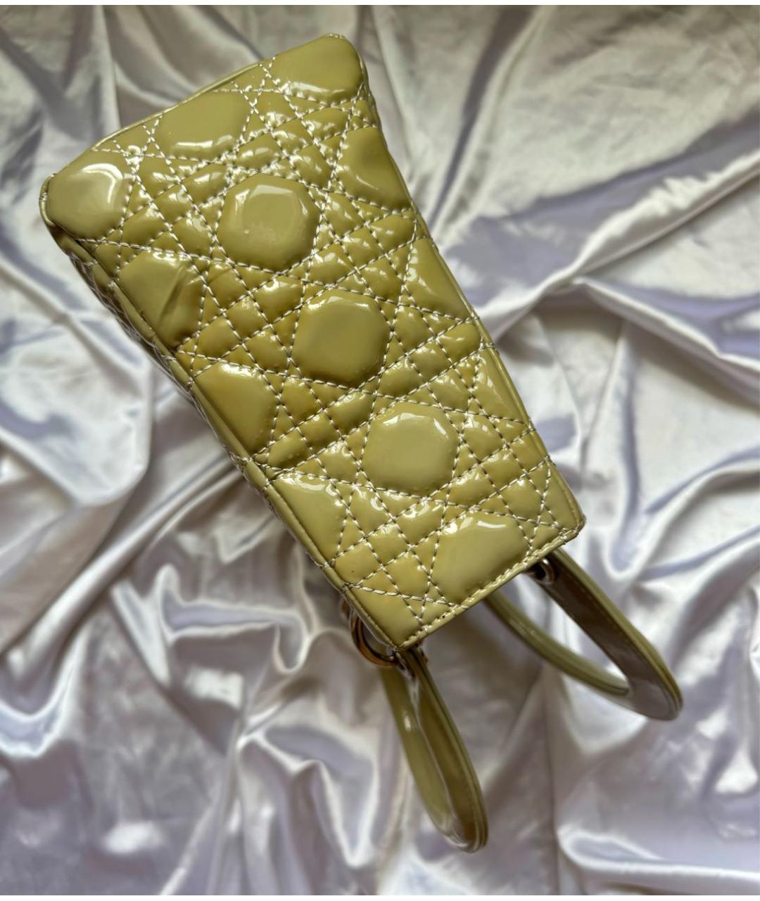 CHRISTIAN DIOR Зеленая сумка с короткими ручками из лакированной кожи, фото 4